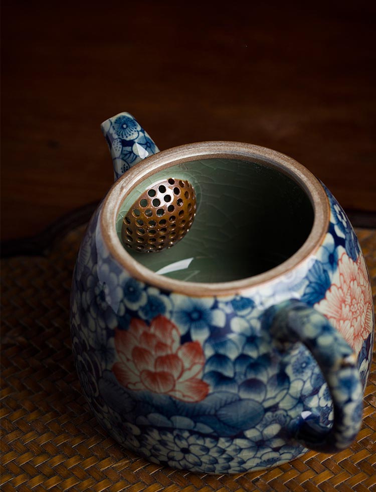 Exquisite Hand-Painted Blue and White Subglaze Teapot from Jingdezhen