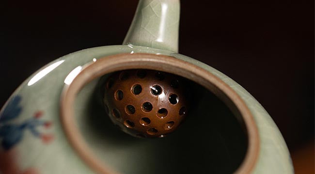 Exquisite Hand-Painted Peony Teapot – Jingdezhen Underglaze Blue Artisan Craft