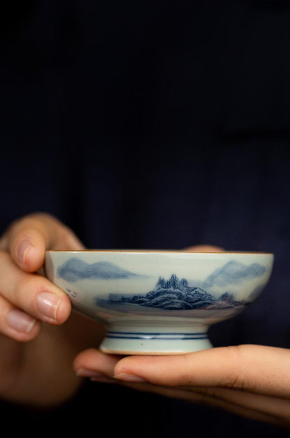 Exquisite Handcrafted Blue and White Porcelain Pu'er Tea Cup from Jingdezhen