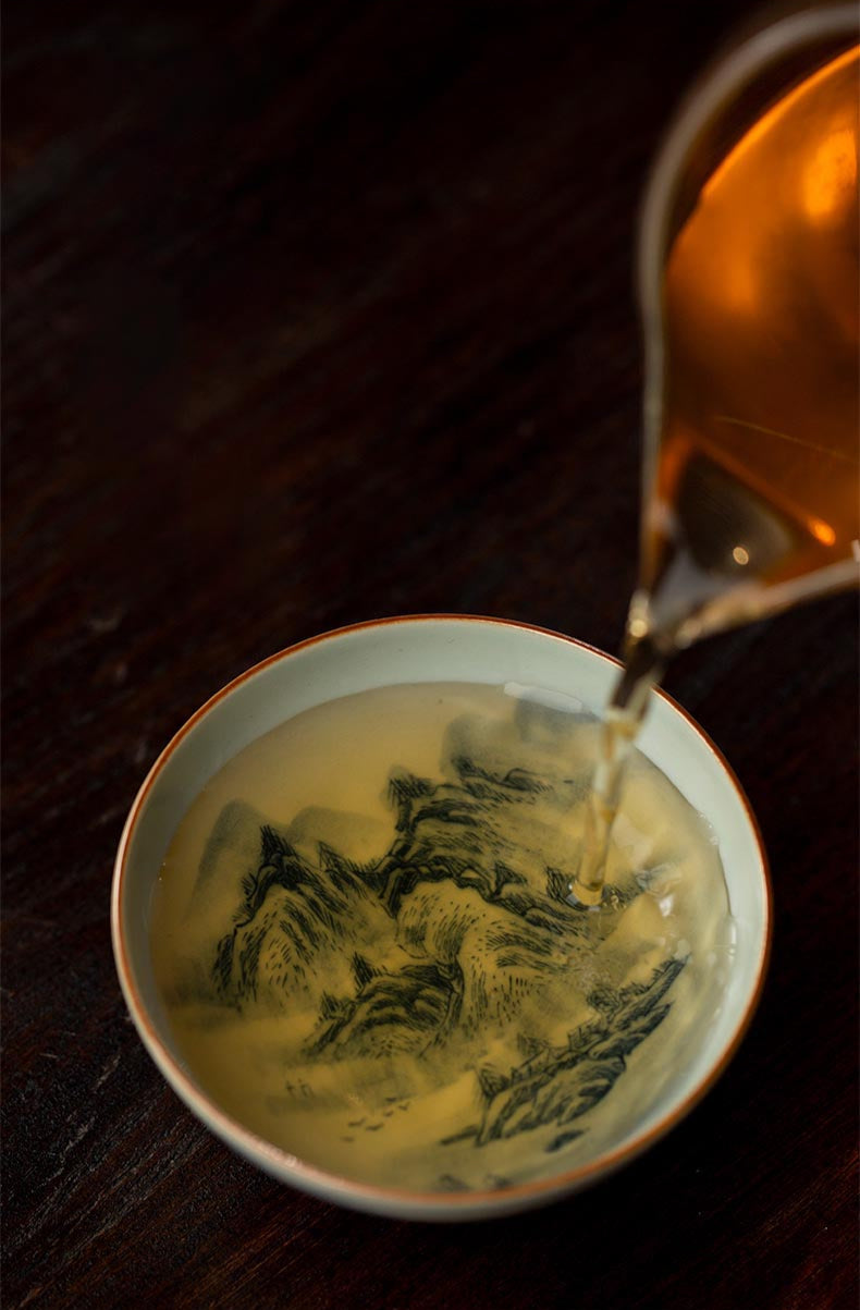 Exquisite Handcrafted Blue and White Porcelain Pu'er Tea Cup from Jingdezhen