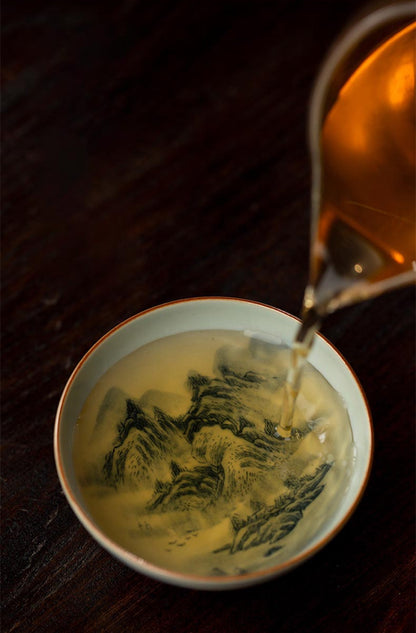 Exquisite Handcrafted Blue and White Porcelain Pu'er Tea Cup from Jingdezhen