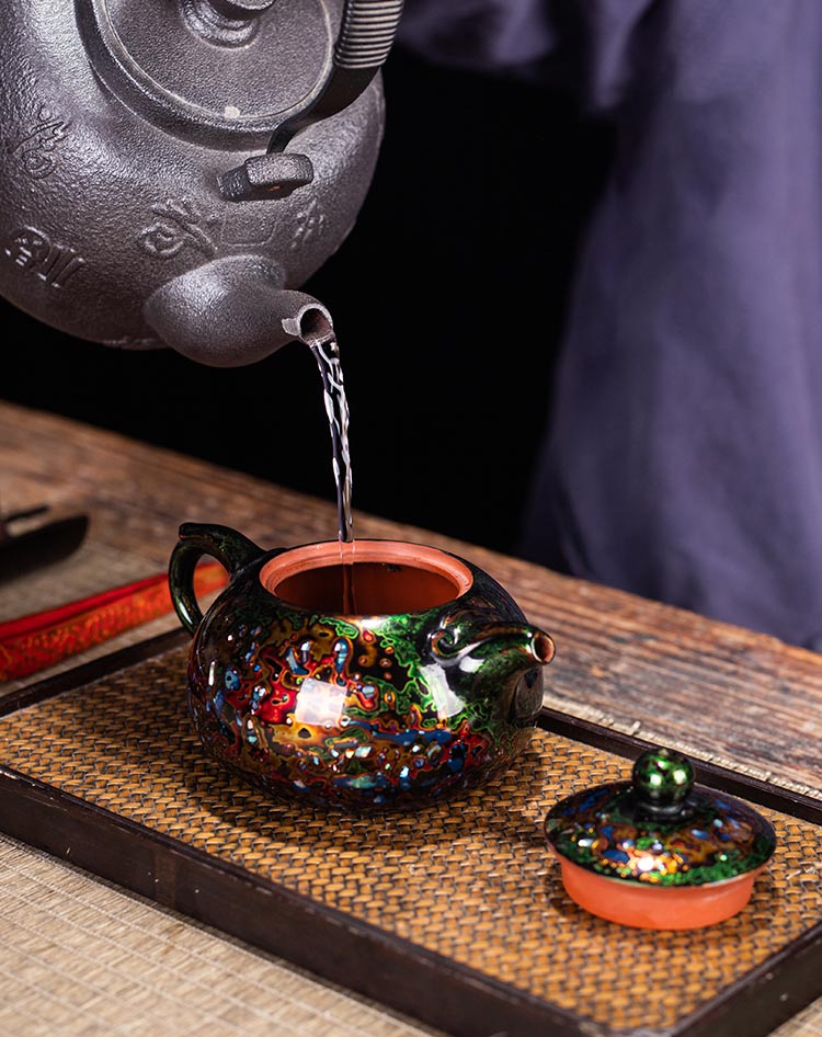 Handcrafted Lacquer Teapot - Embrace Tradition with a 250ml Green-Gold Jian Zhan Teapot