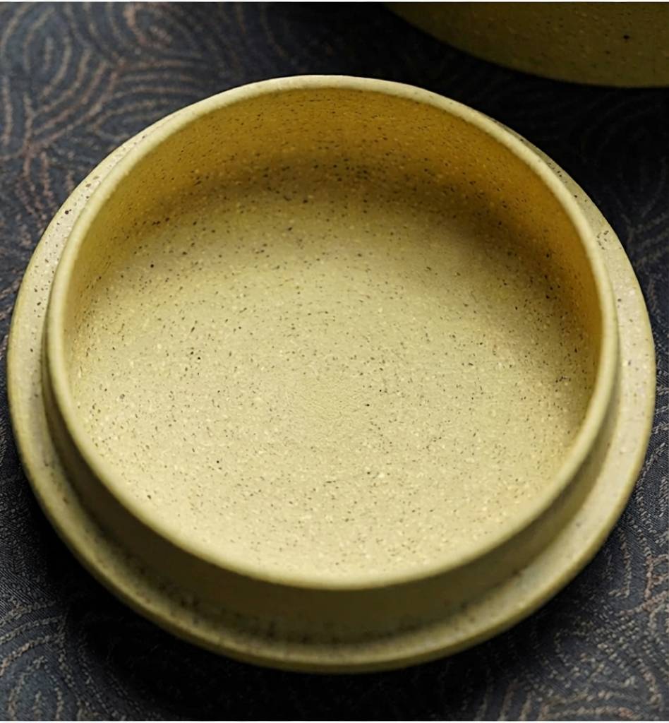 Handmade Yixing Zisha Tea Storage Jar in Natural Green Clay 300g Capacity
