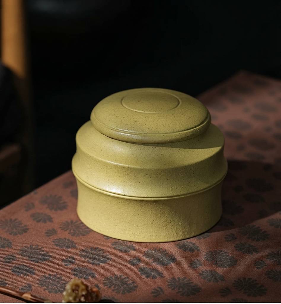 Handmade Yixing Zisha Tea Storage Jar in Natural Green Clay 300g Capacity