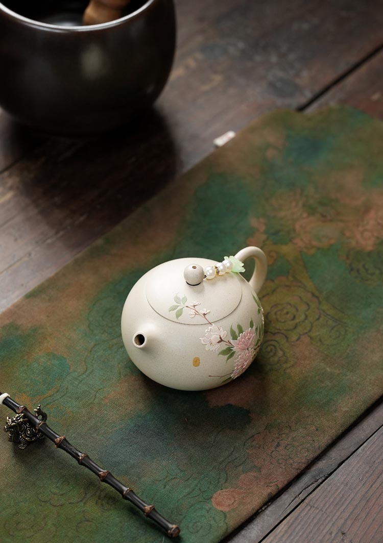 Ivory White Zisha Handmade Peony Xi Shi Teapot Set - 250cc