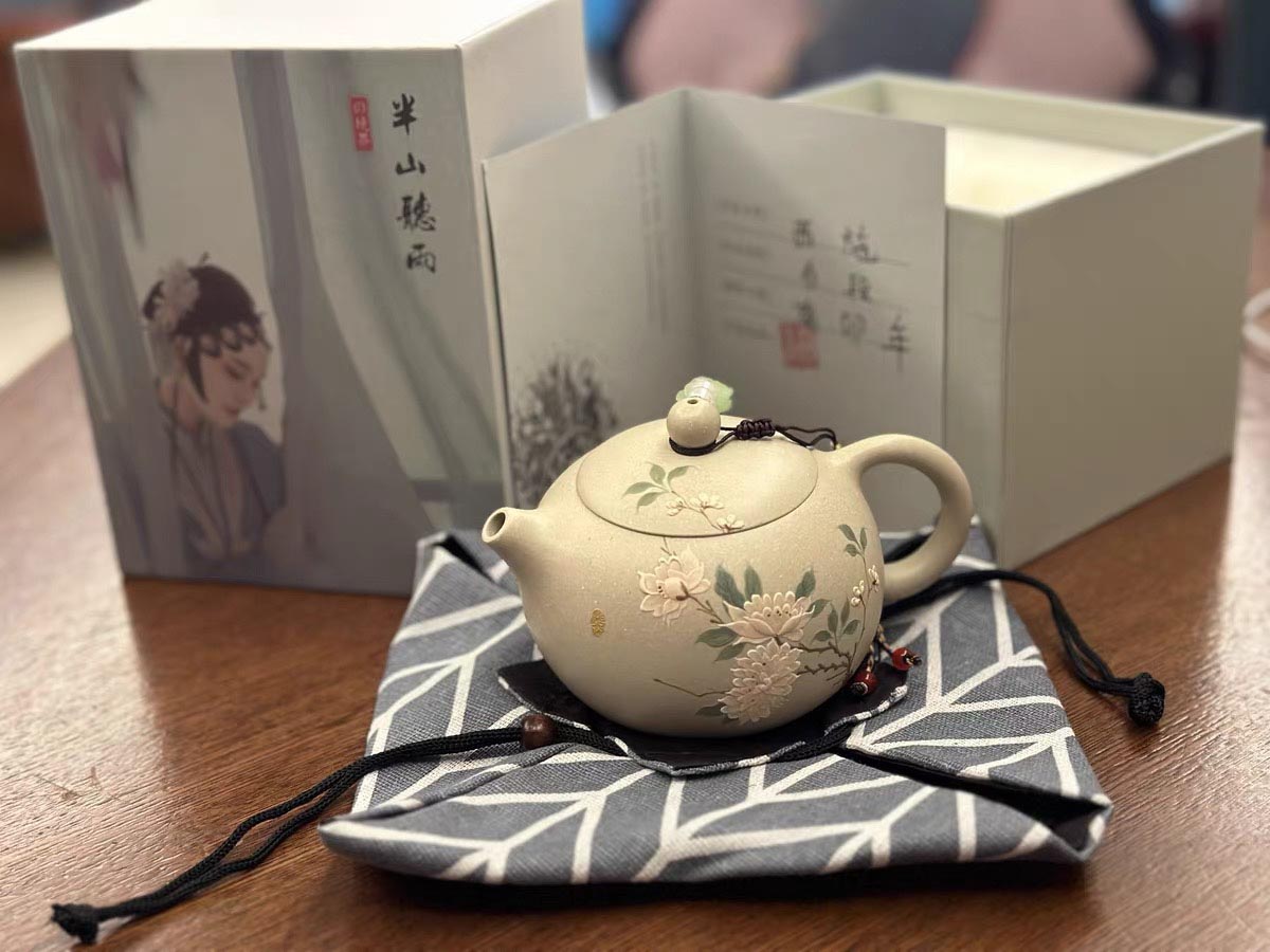 Ivory White Zisha Handmade Peony Xi Shi Teapot Set - 250cc