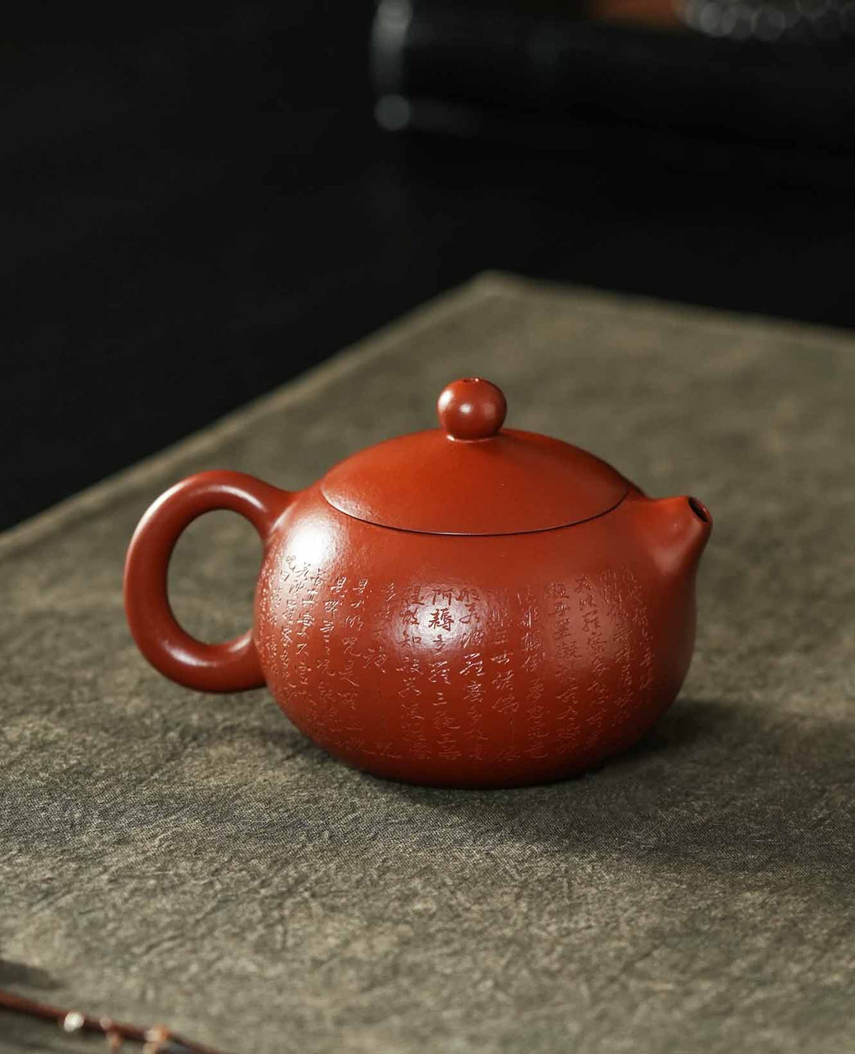 Handmade Yixing Zisha Clay Teapot in Natural Zhuni Red for Gongfu Tea 220ml