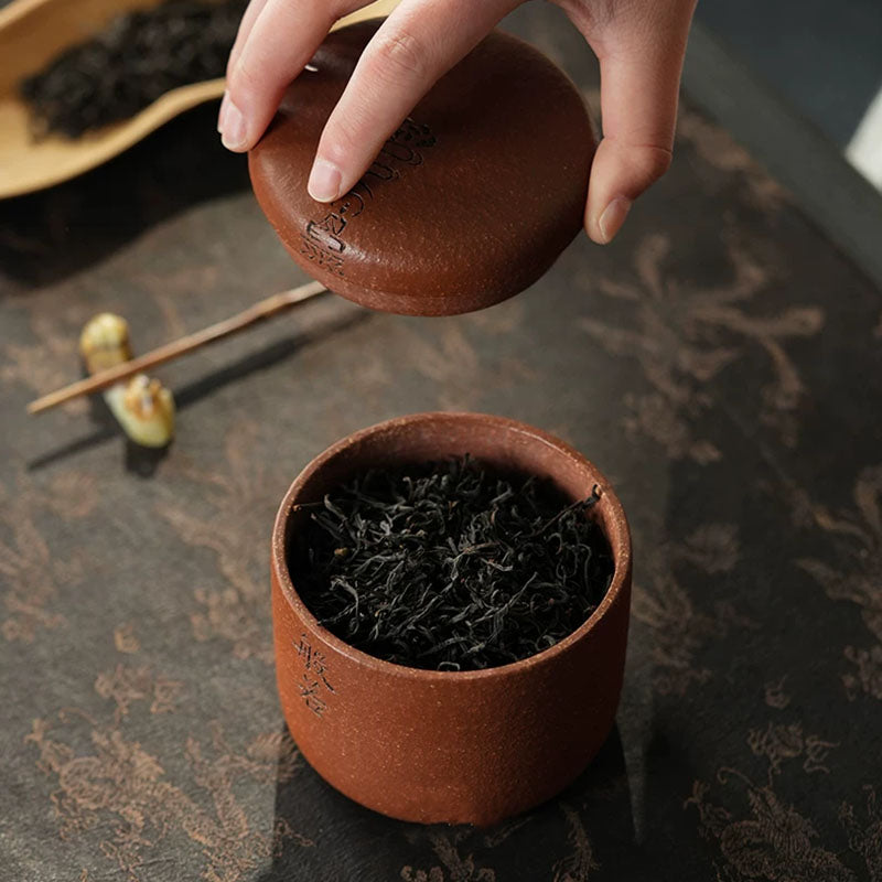 Small Yixing Zisha Tea Leaf Jar in Raw Ore Coarse Sand Clay with Seal Script Carving
